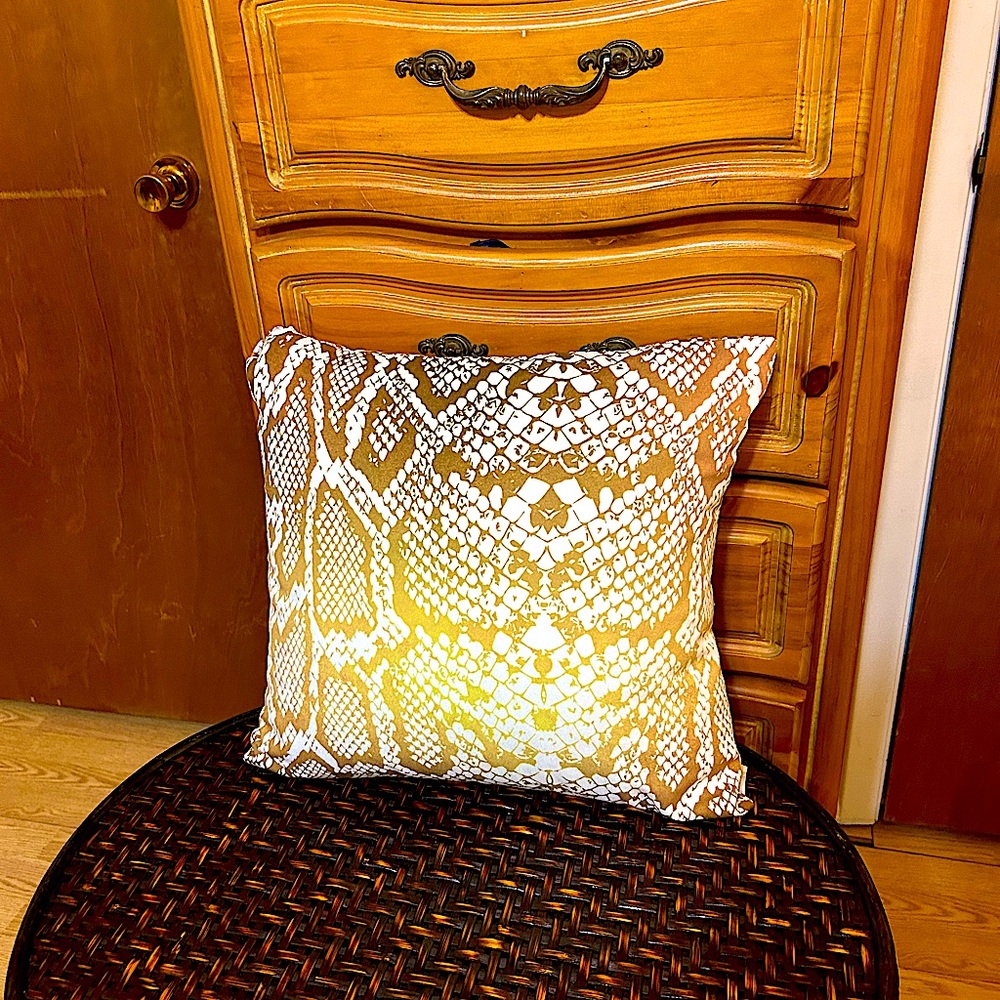 GOLD AND WHITE CONTEMPORARY THROW PILLOW